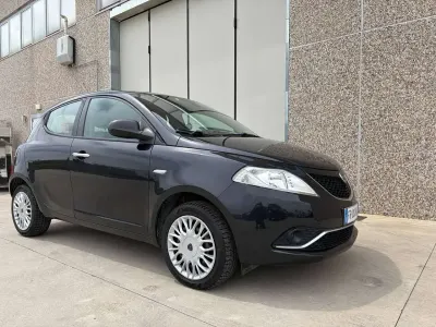 Usata Lancia Ypsilon 69 CV (50 kW) 2018 Nero Utilitaria