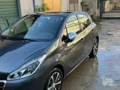 Usata Peugeot 208 75 CV (55 kW) 2017 Grigio Utilitaria