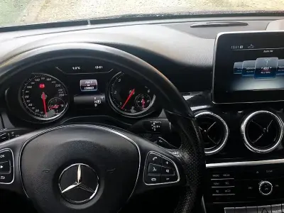 Usata Mercedes CLA200 136 CV (100 kW) 2019 Marrone Station wagon
