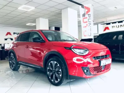 Usata Fiat 600 La Prima 101 CV (74 kW) 2025 Rosso SUV