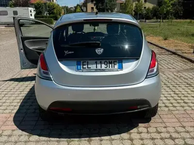 Usata Lancia Ypsilon Gold 69 CV (50 kW) 2012 Grigio Utilitaria