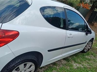 Używany Peugeot 2008 73 KM (53 kW) 2008 Biały SUV