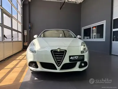 Usata Alfa Romeo Giulietta 105 CV (77 kW) 2012 Bianco Utilitaria