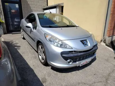 Usata Peugeot 207 CC 109 CV (80 kW) 2008 Argento metallizzato Cabrio
