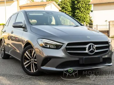 Usata Mercedes B180 136 CV (100 kW) 2022 Grigio Monovolume