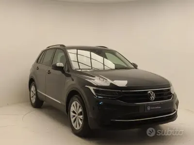 Usata VW Tiguan Life 122 CV (89 kW) 2023 Grigio SUV