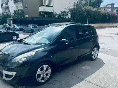 Usata Renault Scenic E-Tech XMOD 102 CV (75 kW) 2010 Nero Monovolume