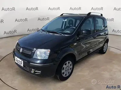 Käytetty Fiat Panda Active 75 HP (55 kW) 2011 Musta Viistoperä