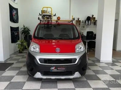 Begagnad Fiat Fiorino 95 HK (69 kW) 2016 Röd Minibuss