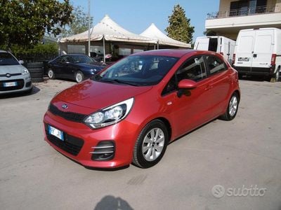 Usata Kia Rio 85 CV (62 kW) 2017 Rosso Berlina