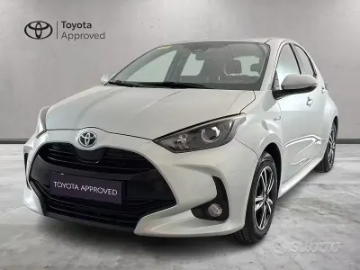 Usata Toyota Yaris Hybrid Active 92 CV (67 kW) 2021 Grigio Berlina