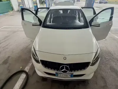 Usata Mercedes B180 109 CV (80 kW) 2017 Utilitaria