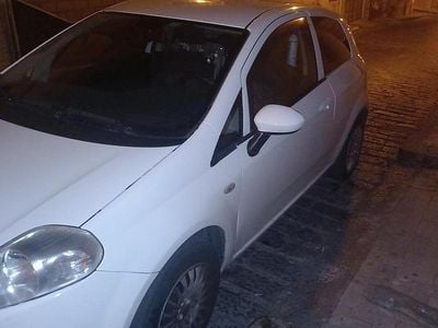 Bianco Usata 2010 Fiat Punto Utilitaria | 2000 € (Buon prezzo)