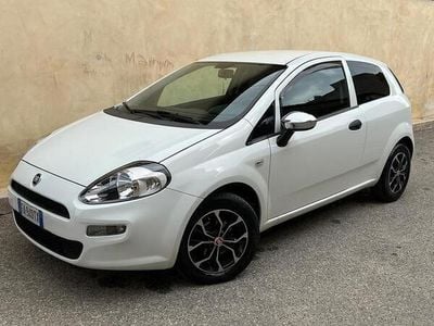 Usata Fiat Punto Street 75 CV (55 kW) 2015 Bianco Utilitaria