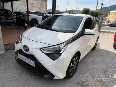 Usata Toyota Aygo Cool 72 CV (52 kW) 2019 Grigio Utilitaria
