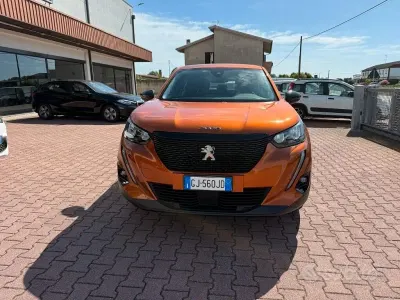Usata Peugeot 2008 Active 110 CV (80 kW) 2022 Arancione SUV