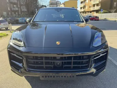 Gebraucht Porsche Cayenne 305 PS (224 kW) 2024 Schwarz SUV
