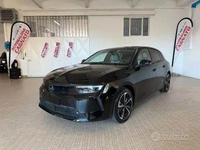 Begagnad Opel Astra Elegance 131 HK (96 kW) 2024 Svart Halvkombi