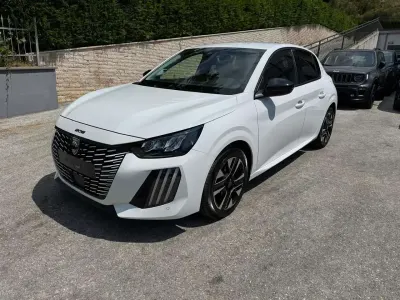 Usata Peugeot 208 Allure 101 CV (74 kW) 2025 Bianco Utilitaria