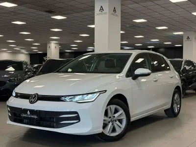 Usata VW Golf VIII Life 116 CV (85 kW) 2025 Bianco Berlina