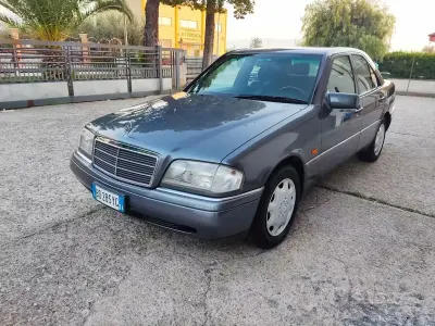 Usata Mercedes C180 122 CV (89 kW) 1995 Grigio Berlina