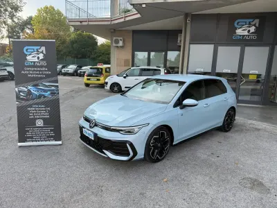 Usata VW Golf VIII R-line 150 CV (110 kW) 2025 Blu Berlina