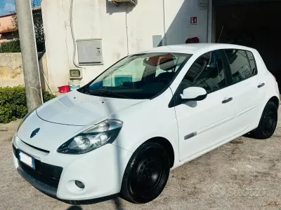 Usata Renault Clio II Dynamique 85 CV (62 kW) 2010 Bianco Berlina