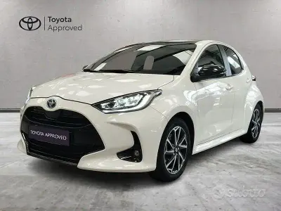 Usata Toyota Yaris Hybrid Lounge 116 CV (85 kW) 2022 Bianco Berlina