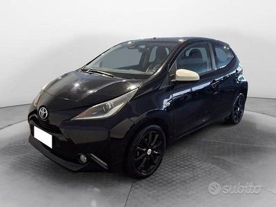 Usata Toyota Aygo Cool 69 CV (50 kW) 2017 Argento Utilitaria