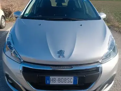Usata Peugeot 208 82 CV (60 kW) 2017 Grigio Utilitaria