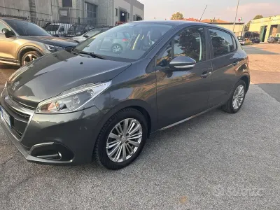 Usata Peugeot 208 Allure 82 CV (60 kW) 2017 Grigio Utilitaria