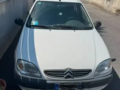 Usata Citroën Saxo 75 CV (55 kW) 2001 Bianco Utilitaria