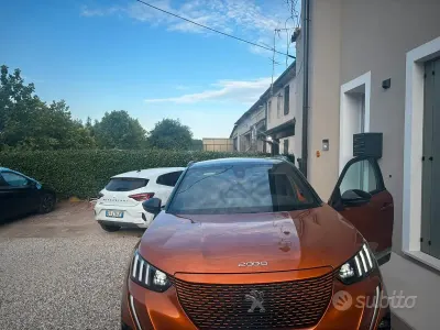 Usata Peugeot e-2008 GT-line 56 kW (77 CV) 2020 Arancione SUV
