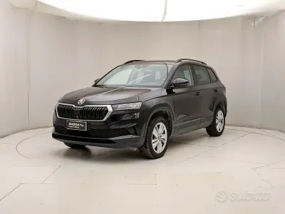 Käytetty Skoda Karoq Executive 150 HP (110 kW) 2025 Musta Katumaasturi