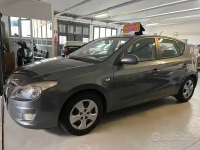 Usata Hyundai i30 Active 109 CV (80 kW) 2010 Grigio Berlina