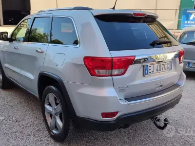 Usata Jeep Grand Cherokee Overland 241 CV (177 kW) 2011 Grigio SUV