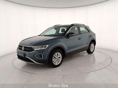 Usata VW T-Roc Life 150 CV (110 kW) 2025 Grigio metallizzato SUV