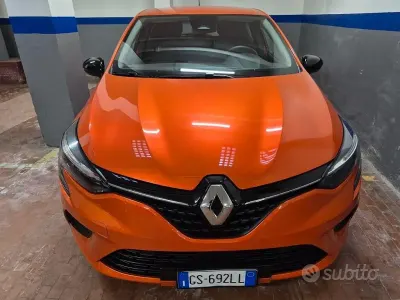 Usata Renault Clio V Equilibre 66 CV (48 kW) 2023 Arancione Berlina
