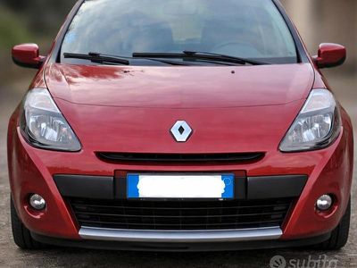 Occasion Renault Clio III 75 PK (55 kW) 2009 Rood Hatchback