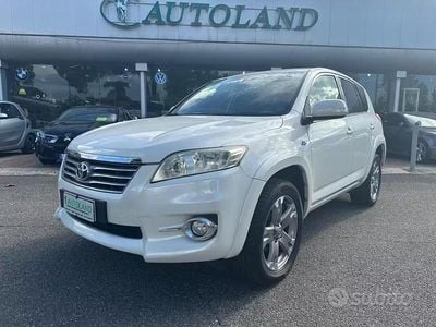Usata Toyota RAV4 Executive 150 CV (110 kW) 2011 Bianco metallizzato SUV