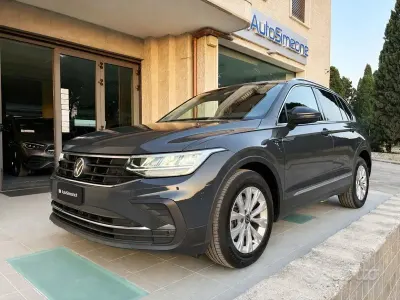 Usata VW Tiguan Life 150 CV (110 kW) 2023 Grigio scuro SUV
