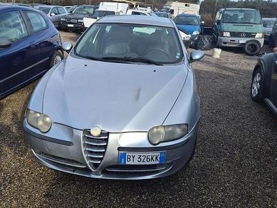 Usata Alfa Romeo 147 Progression 115 CV (84 kW) 2002 Grigio Utilitaria