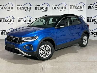 Usata VW T-Roc Life 150 CV (110 kW) 2023 Blu atlantic SUV