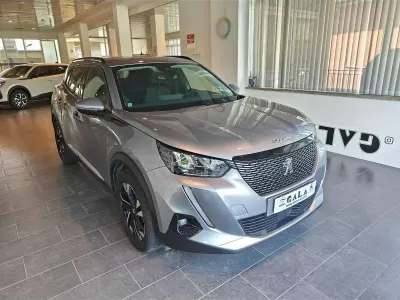 Usado Peugeot 2008 Allure 110 HP (80 kW) 2021 Cinzento SUV