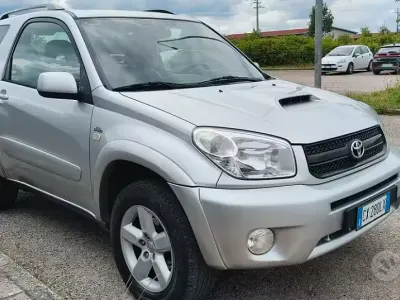Usata Toyota RAV4 116 CV (85 kW) 2005 Grigio SUV