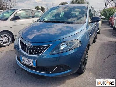 Usata Lancia Ypsilon Silver 70 CV (51 kW) 2022 Blu Utilitaria