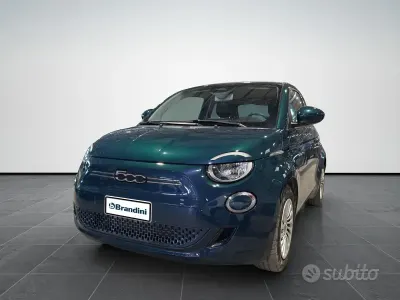 Usado Fiat 500e 42 kW (58 CV) 2023 Verde Monovolumen