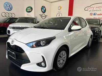 Usata Toyota Yaris Active 72 CV (52 kW) 2022 Bianco Utilitaria