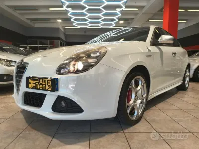 Usata Alfa Romeo Giulietta 105 CV (77 kW) 2012 Bianco Utilitaria