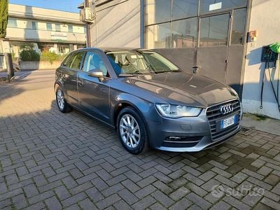 Usado Audi A3 Business 110 CV (80 kW) 2016 Gris Berlina
